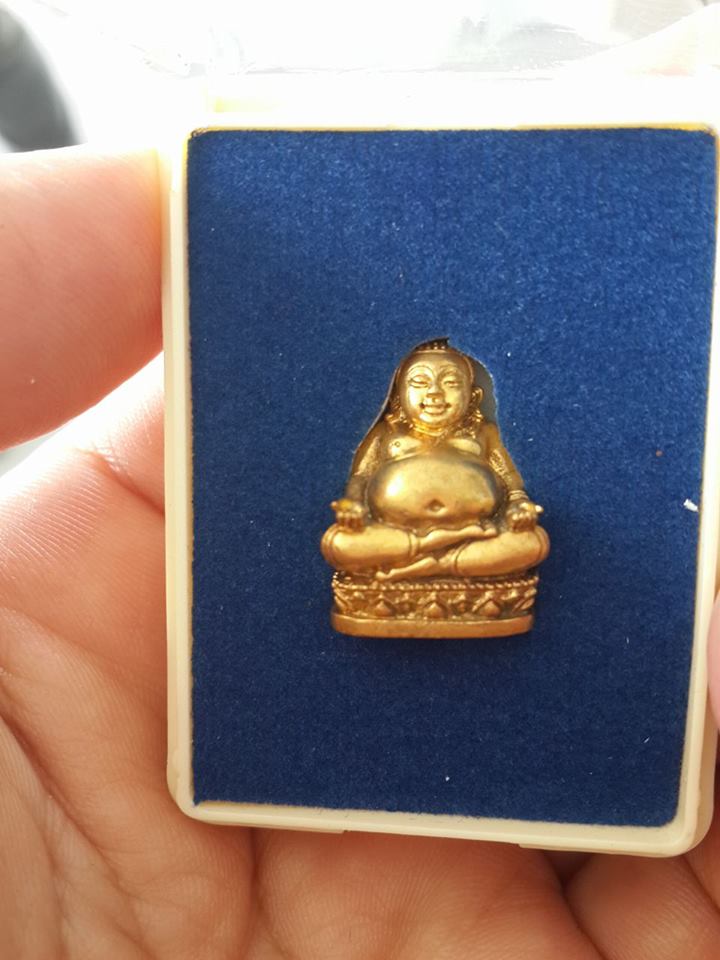 พระสังกัจจาย รุ่นรับทรัพย์ วัดหนองกรับ (ไตรมาส 54) .เนื้อทองเหลืองกะไหล่ทองก้นอุดผง เลข2838