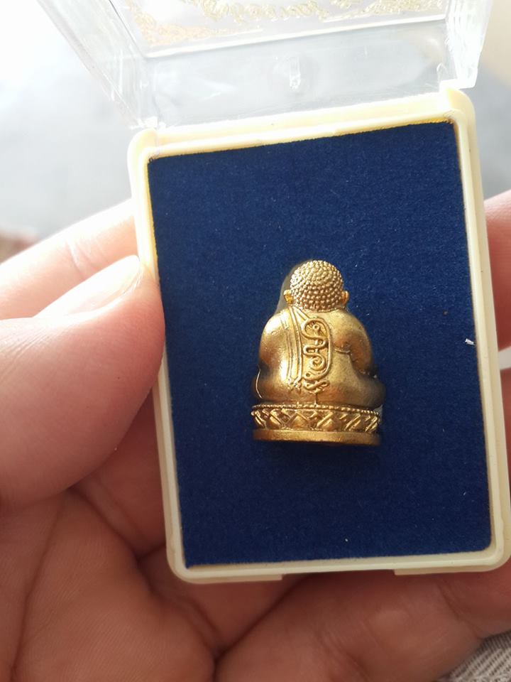 พระสังกัจจาย รุ่นรับทรัพย์ วัดหนองกรับ (ไตรมาส 54) .เนื้อทองเหลืองกะไหล่ทองก้นอุดผง เลข2838