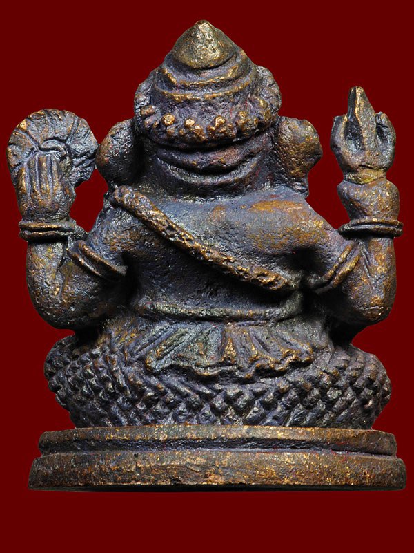 พระพิฆเนศ รุ่นบารมีศรีสนธิ์ วัดสุทัศนเทพวราราม ปี ๒๕๕๕ พิมพ์ลอยองค์ "เนื้อนวโลหะ"