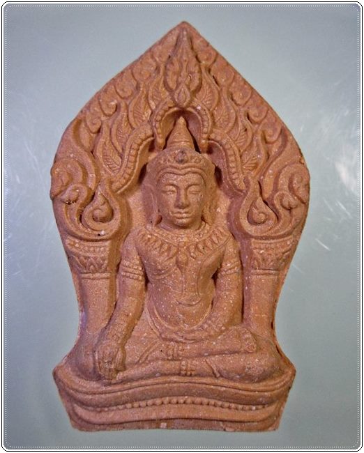 หลวงพ่อสาคร ยอดขุนพลบ้านค่าย เนื้อผงว่านดอกไม้ทองฝังพลอย