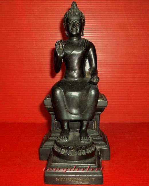 พระบูชาปางประทานพร(หลวงพ่อศิลาขาว) วัดพระปฐมเจดีย์ จ.นครปฐม สวยมากค่ะ