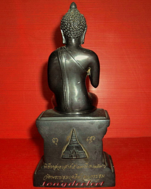 พระบูชาปางประทานพร(หลวงพ่อศิลาขาว) วัดพระปฐมเจดีย์ จ.นครปฐม สวยมากค่ะ