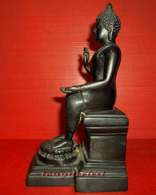 พระบูชาปางประทานพร(หลวงพ่อศิลาขาว) วัดพระปฐมเจดีย์ จ.นครปฐม สวยมากค่ะ