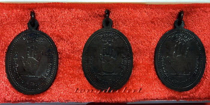 เหรียญชุดไตรรัตน์ 5 พุทธมหามงคล ปี 2535 สวยมากพร้อมกล่องเดิมค่ะ