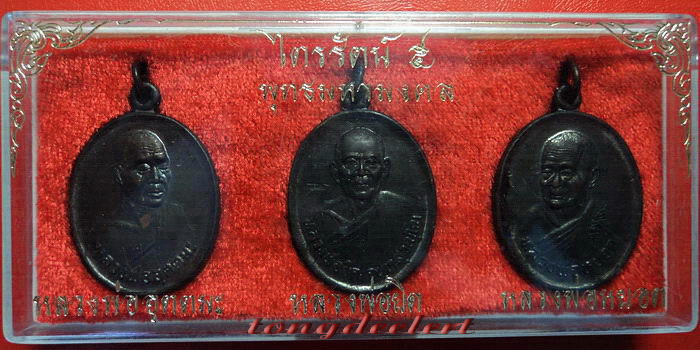 เหรียญชุดไตรรัตน์ 5 พุทธมหามงคล ปี 2535 สวยมากพร้อมกล่องเดิมค่ะ