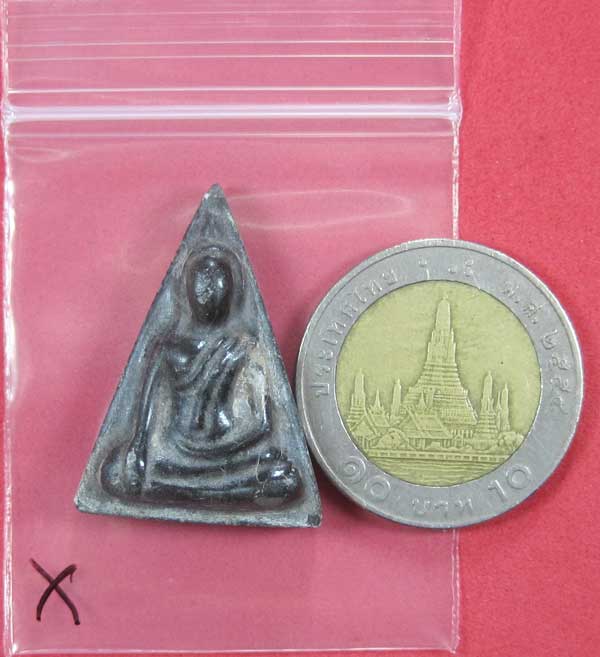 พระนางพญา จ.พิษณุโลก 1 ในเบ็ญจภาคี แกะจากพระธาตุข้าวสารหิน 60-200 ล้าน ปี