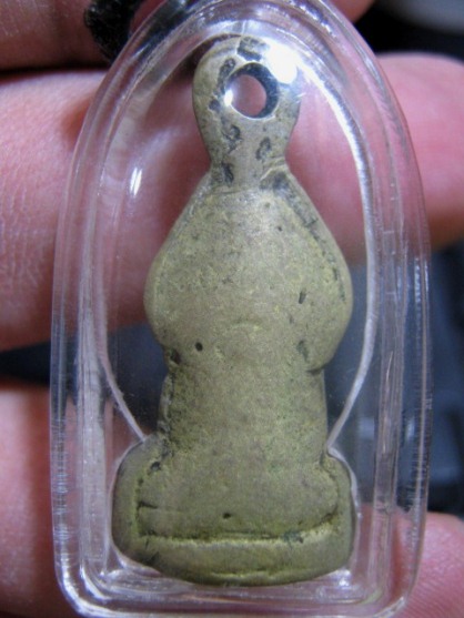 พระนาคปรกหลวงพ่อโต เนื้อทองผสม วัดบ้านกล้วย จ.นครราชสีมา ดูง่าย อยู่ในเลี่ยมพลาสติก มาพร้อมบัตรรับรอ