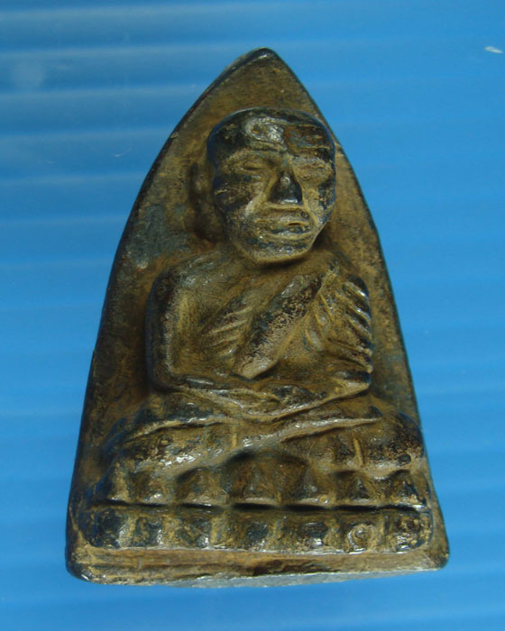 พระหลวงปู่ทวดวัดช้างให้หลังเตารีดใหญ่ปี 05 พิมพ์ A เนื้อตะกั่ว