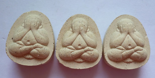 เคาะเดียว 300 บาท พระปิดตาหลวงปู่สิน ปี2555 วัดละหารใหญ่ จำนวน 3 องค์ 