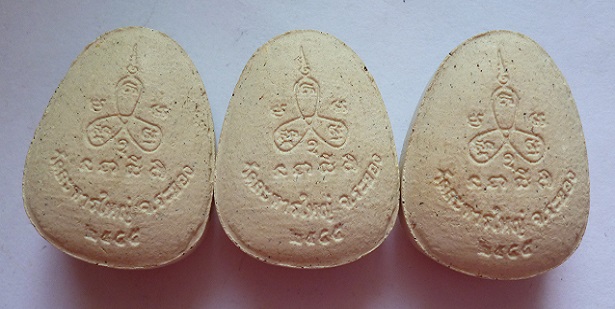 เคาะเดียว 300 บาท พระปิดตาหลวงปู่สิน ปี2555 วัดละหารใหญ่ จำนวน 3 องค์ 