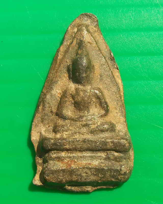 พระเชตุพนแขนหักศอกพิมพ์ฐานสูง กรุวัดพระธาตุเขาหินตั้ง สุโขทัย