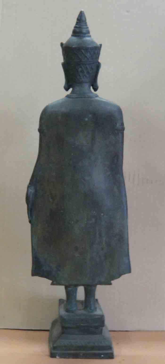 พระพุทธรูปปางห้ามญาติ ทรงเครื่อง เนื้อโลหะผิวเก่าสนิมเขียว ความสูง 20 นิ้ว ผิวพระเริ่มมีอายุ หล่อองค