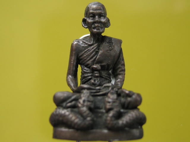 หลวงปู่คำพันธ์ รูปเหมือน นั่งพญานาค ปี42 เนื้อนวะโลหะ กล่อ งเดิม