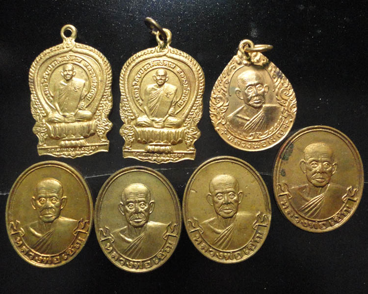 เหรียญหลวงพ่อเชิญ วัดโคกทอง 7 เหรียญ