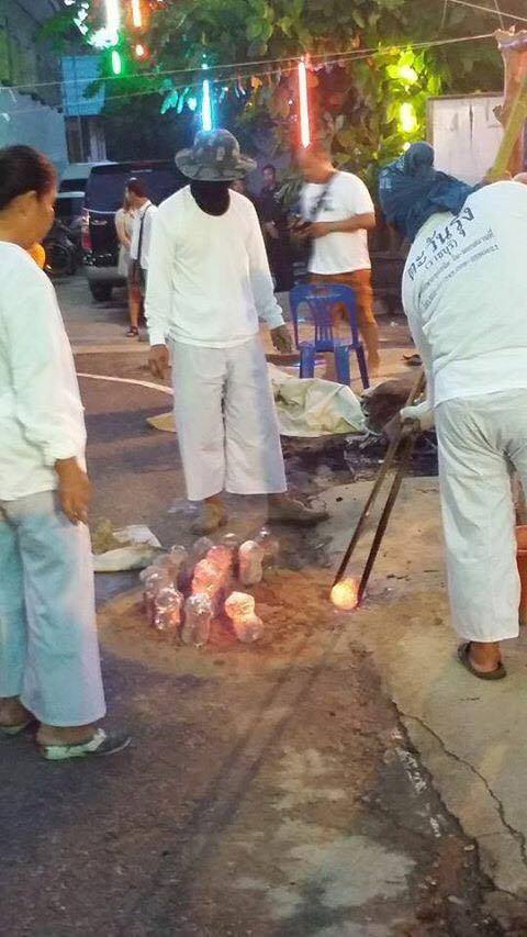 กลีบบัว รุ่นแรก เนื้อทองผสม หลวงพ่อวิรัช วัดดีบอน ราชบุรี