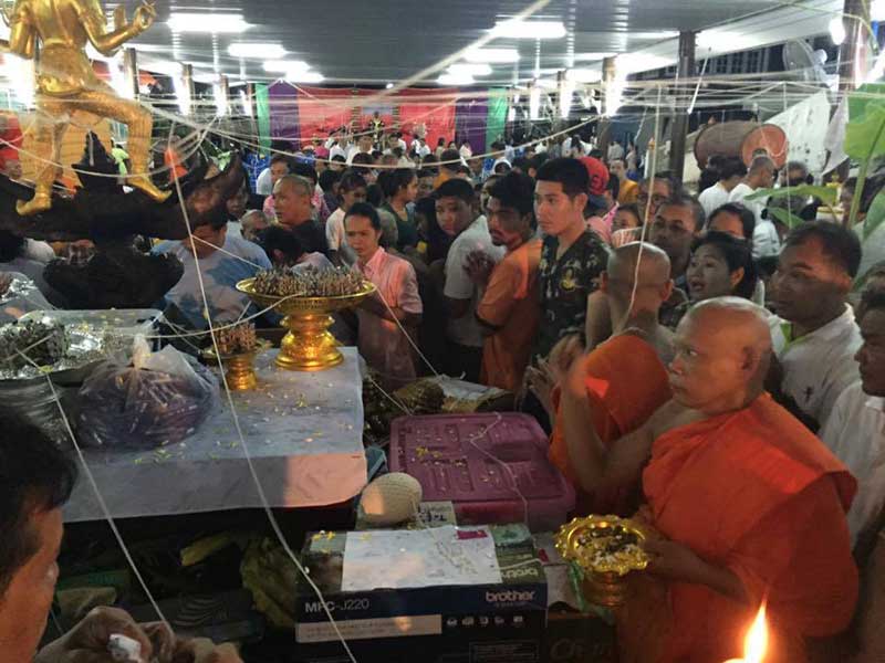 กลีบบัว รุ่นแรก เนื้อทองผสม หลวงพ่อวิรัช วัดดีบอน ราชบุรี