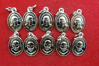 เหรียญเม็ดแตงชุบนิเกิ้ล หลวงพ่อทวด วัดช้างให้ ปัตตานี ปี 55