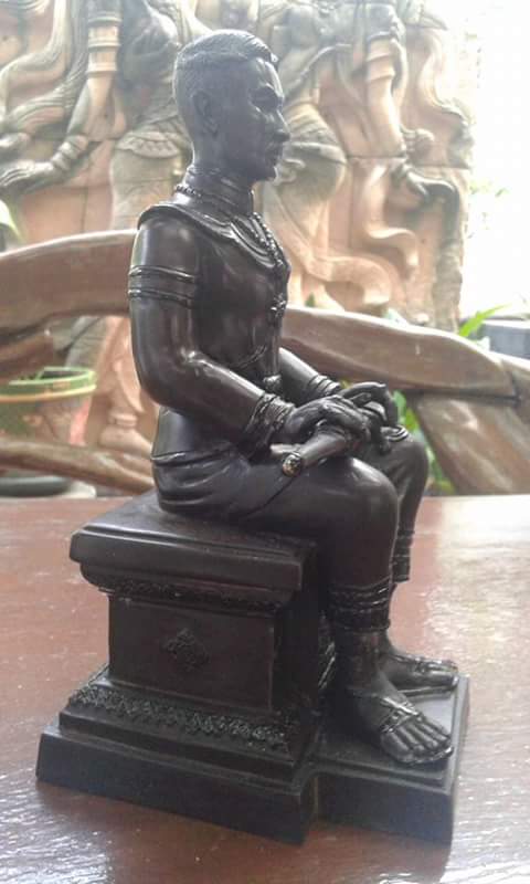 องค์รูปเหมือนสมเด็จพระเจ้าตากสินมหาราช รุ่นโชคมงคล วัดตรีทศเทพ