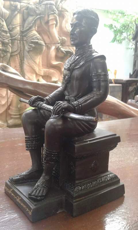 องค์รูปเหมือนสมเด็จพระเจ้าตากสินมหาราช รุ่นโชคมงคล วัดตรีทศเทพ