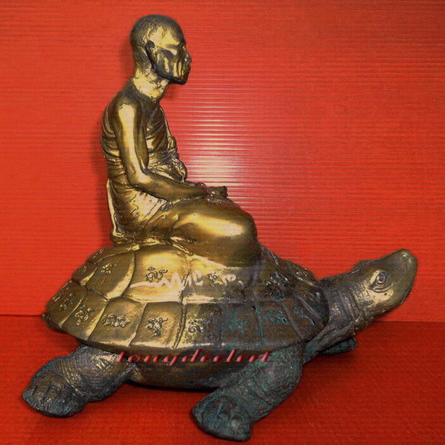 รูปเหมือนบูชาหลวงปู่หลิวนั่งเต่า วัดไทรทอง ฉลองอายุ 90 ปี สีทอง หายากค่ะ