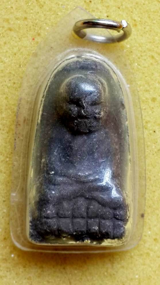 หลวงปู่ทวด วัดช้างให้ เนื้อว่าน รุ่น 7 มหาเศรษฐี หลัง ภปร.