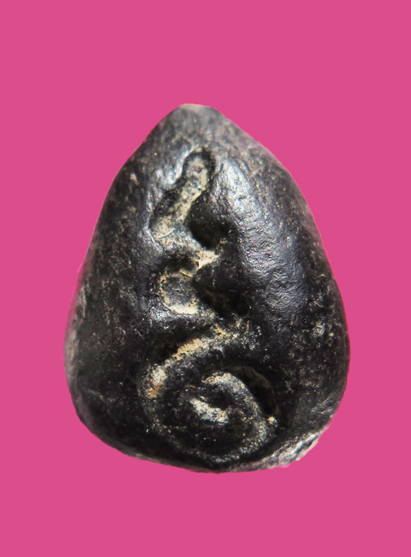 พระเม็ดน้อยหน่า หลังอุ กรุวัดศาลาปูน จ.อยุธยา เนื้อดินเผาผสมใบลานสีดำ สภาพสมบูรณ์