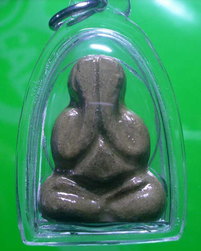  พระปิดตา นะพญามี เงินไหลมาเคลือบแล๊คฝังตะกรุด หลวงปู่หมุน ฐิตสีโล ลงหมึกจารเต็มองค์ ครับ