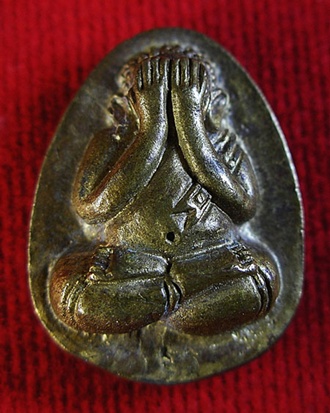 พระปิดตา รุ่นมหาสมปราถนา หลวงปู่มหุน วัดบ้านจาน พิธีเสาร์ ๕ มหาเศรษฐี เนื้อทองเหลือง ปี ๔๓