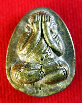 พระปิดตา รุ่นมหาสมปราถนา หลวงปู่มหุน วัดบ้านจาน พิธีเสาร์ ๕ มหาเศรษฐี เนื้อทองเหลือง ปี ๔๓