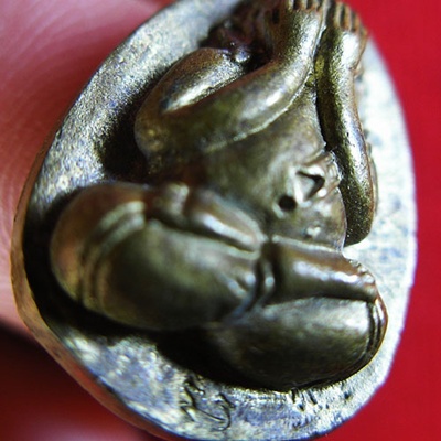 พระปิดตา รุ่นมหาสมปราถนา หลวงปู่มหุน วัดบ้านจาน พิธีเสาร์ ๕ มหาเศรษฐี เนื้อทองเหลือง ปี ๔๓