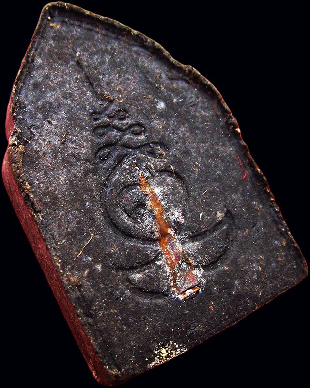 พระปิดตาห้าเหลี่ยม เนื้อดำ ฝังตะกรุดทองเหลือง หลวงปู่บัว ถามโก รุ่น ที่ระลึกหล่อรูปเหมือน ปี ๒๕๔๑