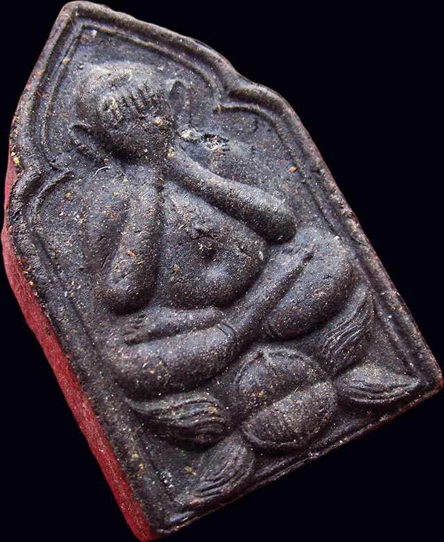 พระปิดตาห้าเหลี่ยม เนื้อดำ ฝังตะกรุดทองเหลือง หลวงปู่บัว ถามโก รุ่น ที่ระลึกหล่อรูปเหมือน ปี ๒๕๔๑