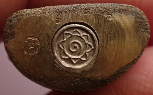 พระกริ่ง-ชัยวัฒน์ อวโลกิเตศวร หลวงพ่อเกษมปี36 กรรมการ เคาะเ ด ียว