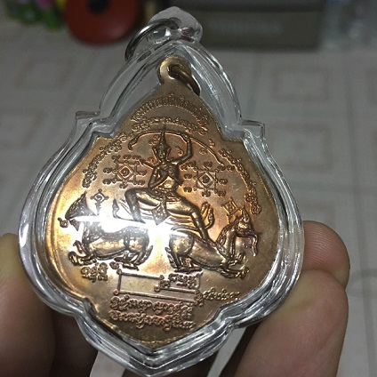 หลวงปู่กาหลงเขี้ยวแก้ว วัดเขาแหลม จ.สระแก้ว เหรียญนารายณ์พลิกแผ่นดิน เนื้อทองแดง