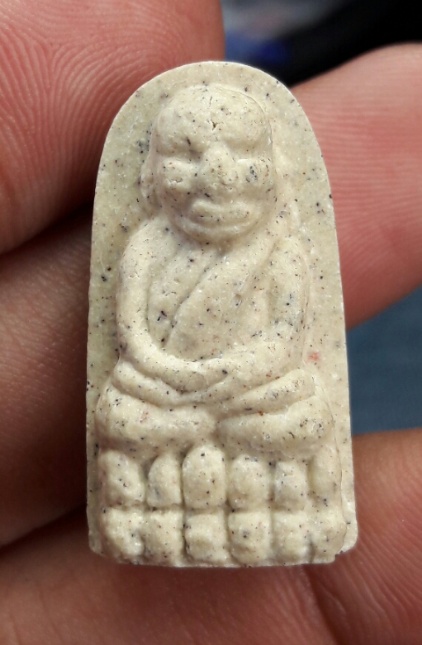 หลวงปู่ทวด หลวงปู่หมุนปลุกเสก เนื้อขาวนวล