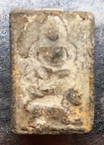 พระเนื้อดิน ขี่สิงห์ เนื้อดำ หลวงพ่อผาด กรุวัดดงตาล สวยๆครับ