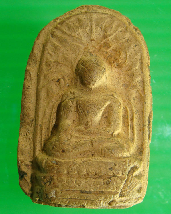 พระคงลำพูนกรุใหม่เนื้อพิกุลสภาพสวยเดิมๆ