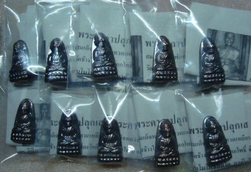 หลังหนังสือ ปี 55 วัดช้างให้ จำนวน 10 องค์ พิมพ์บัวแตก