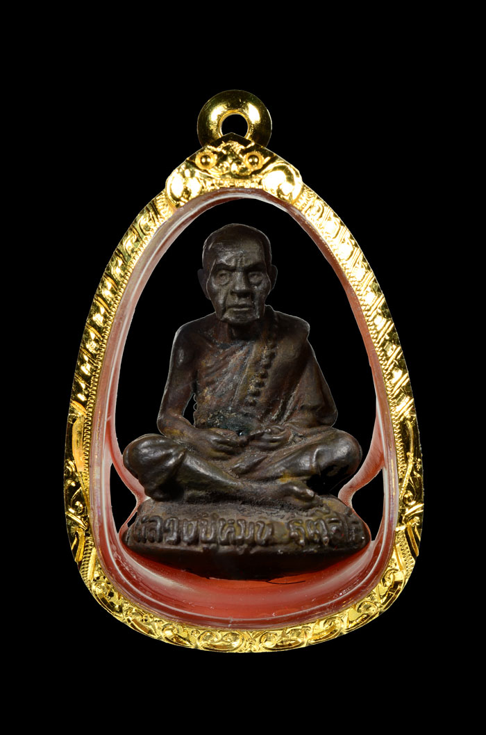 รูปหล่อเบ้าทุบ  หลวงปู่หมุน เนื้อนวโลหะพิเศษ เต็มสูตร หมายเลข 136 เลขเจริญลาภ สภาพสวยเเชมป์ 