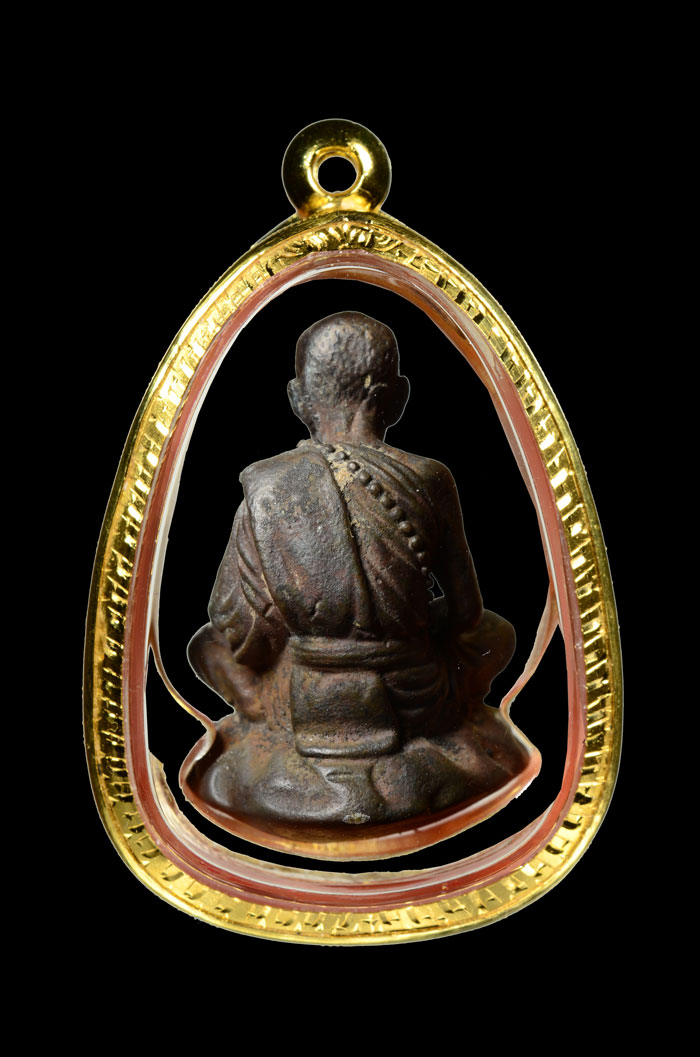 รูปหล่อเบ้าทุบ  หลวงปู่หมุน เนื้อนวโลหะพิเศษ เต็มสูตร หมายเลข 136 เลขเจริญลาภ สภาพสวยเเชมป์ 