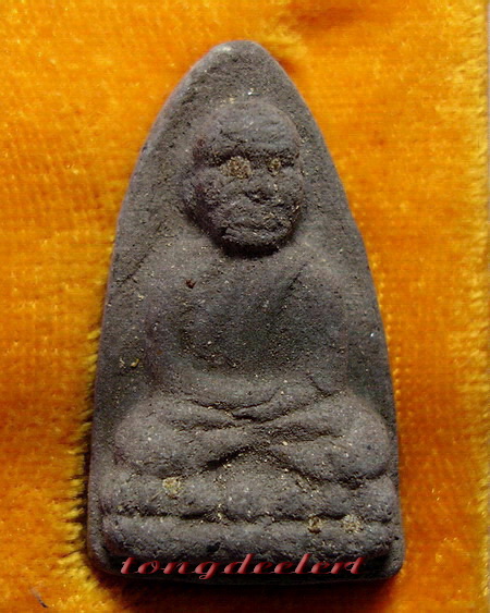 พระหลวงพ่อทวด วัดช้างให้ รุ่นกฐิน ปี 2542 เนื้อว่านหลังทองแดง สวยมากพร้อมกล่องเดิมค่ะ