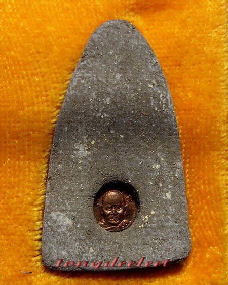 พระหลวงพ่อทวด วัดช้างให้ รุ่นกฐิน ปี 2542 เนื้อว่านหลังทองแดง สวยมากพร้อมกล่องเดิมค่ะ