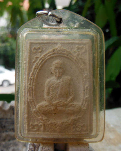 พระผงหลวงปู่สิม รุ่นพุทธจาโร วัดถ้ำผาปล่อง ปี 2517 พร้อมเลี่ยมพลาสติกกันน้ำ