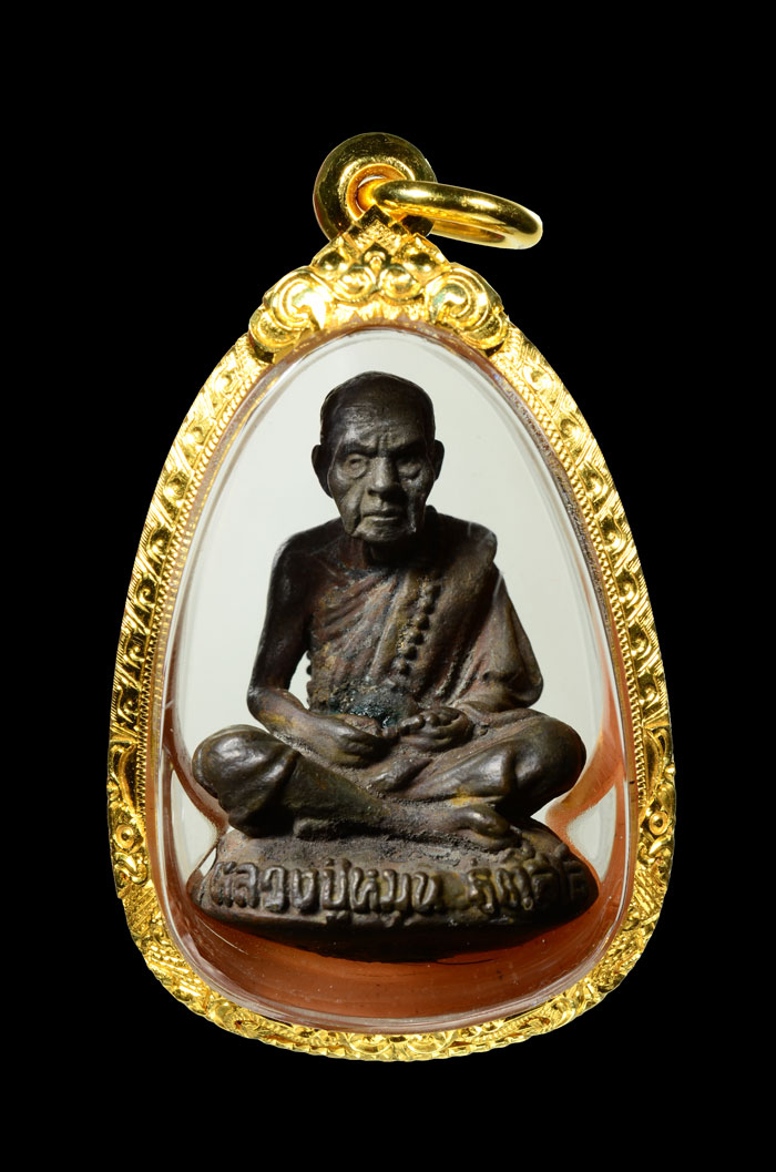 รูปหล่อเบ้าทุบ  หลวงปู่หมุน เนื้อนวโลหะพิเศษ เต็มสูตร หมายเลข 136 เลขเจริญลาภ สภาพสวยเเชมป์ 