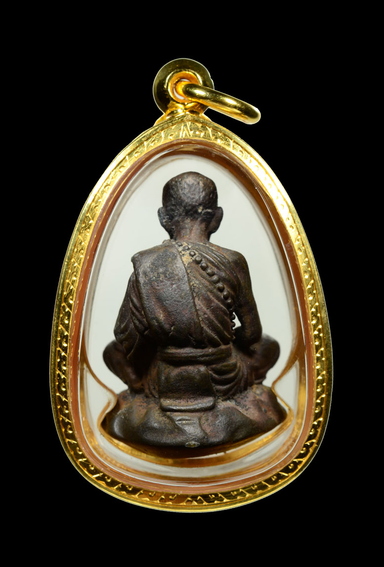 รูปหล่อเบ้าทุบ  หลวงปู่หมุน เนื้อนวโลหะพิเศษ เต็มสูตร หมายเลข 136 เลขเจริญลาภ สภาพสวยเเชมป์ 