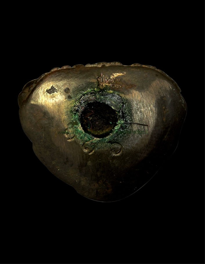 รูปหล่อเบ้าทุบ  หลวงปู่หมุน เนื้อนวโลหะพิเศษ เต็มสูตร หมายเลข 136 เลขเจริญลาภ สภาพสวยเเชมป์ 