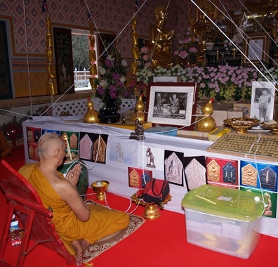 พระขุนแผนผงพรายกุมาร ที่ระลึกพิธีฉลองกุฎิ ปี๕๓ หลวงพ่อสาคร ปลุกเสก เนื้อชมพูสวยๆเลข ๑๒๗๓๑