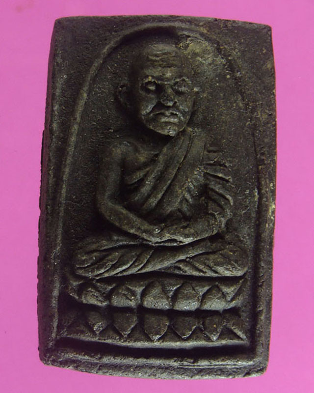 หลวงปู่ทวดวัดช้างให้เนื้อว่านปี 24 พิมพ์กรรมการ