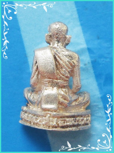 ...ลป.ชื้น วัดญาณเสน อยุธยา พระรูปหล่อ ลอยองค์ เนื้อเงินแท้ ปี 39 (ผิวชมพู และมีรอยจารมือ)...