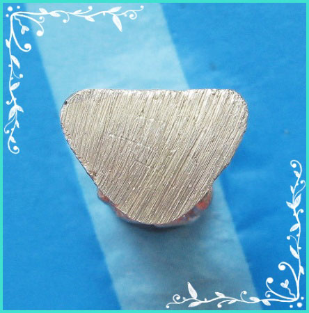 ...ลป.ชื้น วัดญาณเสน อยุธยา พระรูปหล่อ ลอยองค์ เนื้อเงินแท้ ปี 39 (ผิวชมพู และมีรอยจารมือ)...